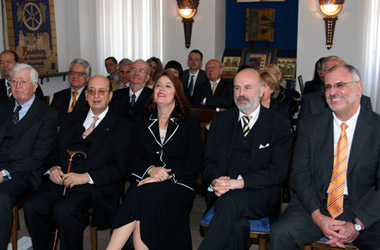 Foto1 Auszeichnung von Hanns-Peter Eger mit der Goldenen Ehrennadel des Deutschen Kraftfahrzeuggewerbes - Gratulation von Werner Pfisterer MdL