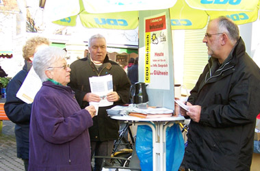 Foto6: Infostand der CDU Rohrbach mit Werner Pfisterer MdL