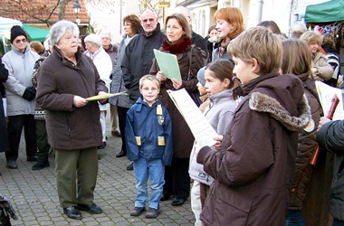 Foto3: Werner Pfisterer MdL auf dem Rohrbacher Weihnachtsmarkt