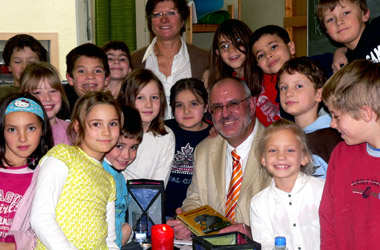 Foto1: Werner Pfisterer MdL: Vorlesen in der Kurpfalzschule, Heidelberg-Wieblingen