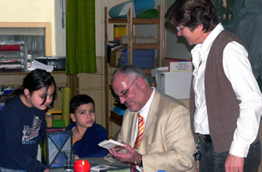 Foto3: Werner Pfisterer MdL: Vorlesen in der Kurpfalzschule, Heidelberg-Wieblingen