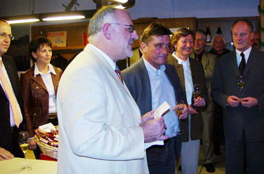 Foto2: Weinprobe von und mit Werner Pfisterer MdL und Minister Peter Hauk MdL