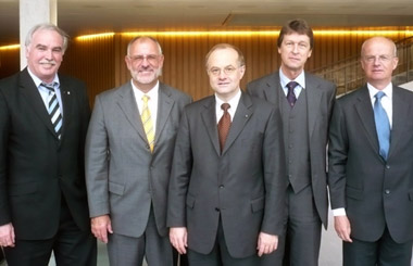 Foto Werner Pfisterer MdL im Gespräch mit Vertretern der Fachhochschulen Baden-Württemberg