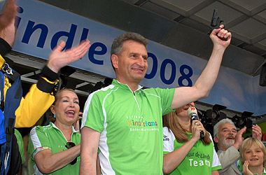 Foto2: Tour de Ländle 2008: Ministerpräsident Günther Oettinger gibt Startschuss in Heidelberg - Werner Pfisterer MdL radelte mit