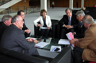 Foto Gesprach mit Vertretern der IHK Rhein-Neckar im Landtag