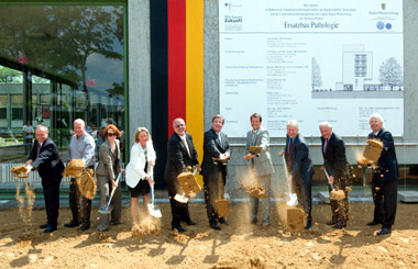 Spatenstich am 28. Juni 2010: Ein Neubau für die größte Universitäts-Pathologie in Deutschland