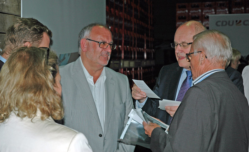 Werner Pfisterer (Mitte) und Volker Kauder (2.v.r.)