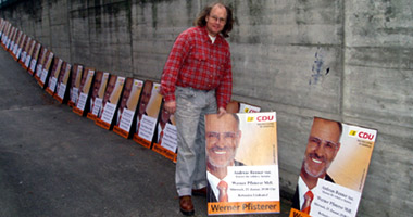 Foto Rüdiger Osyguß hat mal wieder faltenfrei und unermüdlich plakatiert!