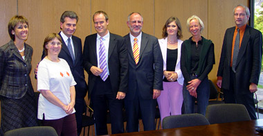 Foto Thema Kinderbetreuung: OB-Kandidat BM Dr. Eckart Würzner kämpft für Heidelberg in Stuttgart / Ministerpräsident Günther Oettinger: 