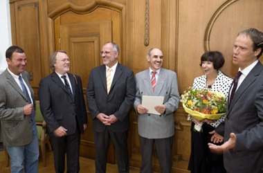 Foto Auf Anregung von Werner Pfisterer MdL: Auszeichnung von Gerhard Schäfer mit der Landesehrennadel