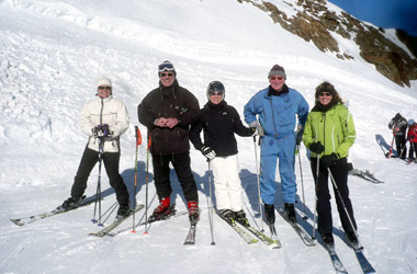 Sport hält gesund und munter: Mitglieder der CDU-Landtagsfraktion Baden-Württemberg gemeinsam beim Skifahren