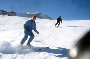 Sport hält gesund und munter: Mitglieder der CDU-Landtagsfraktion Baden-Württemberg gemeinsam beim Skifahren