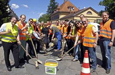 CDU Heidelberg packt an: Gemeinderatskandidatinnen und -kandidaten beseitigen Schlaglöcher