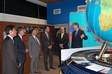 Foto: Werner Pfisterer MdL und Staatssekretär Georg Wacker im Helmholtz-Gymnasium und in der Julius-Springer-Schule